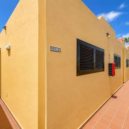 Daire Guestready - Retreat With Pool And Garden Views Corralejo